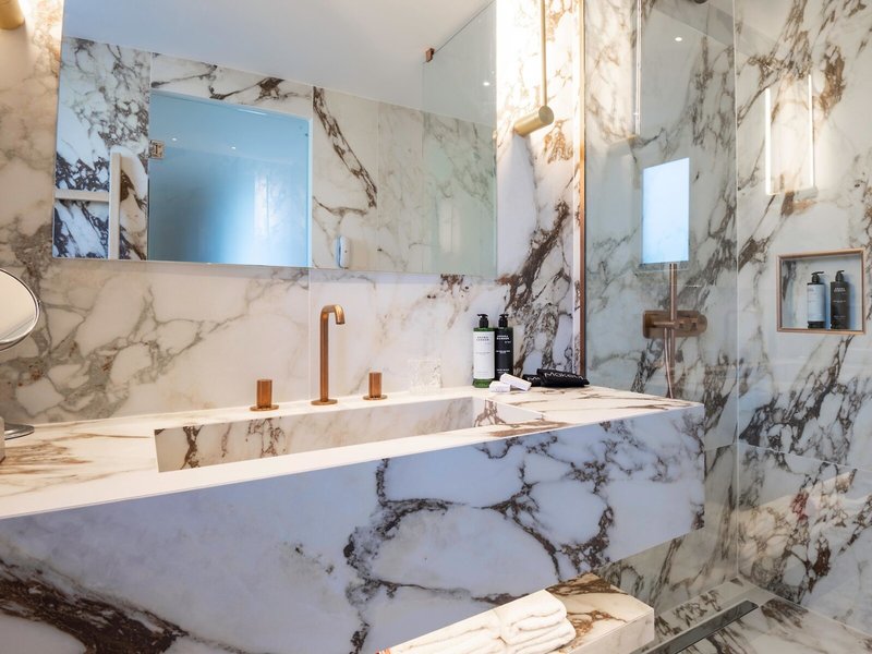 Diamond Deluxe Hotel 47