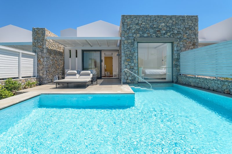 Diamond Deluxe Hotel 1
