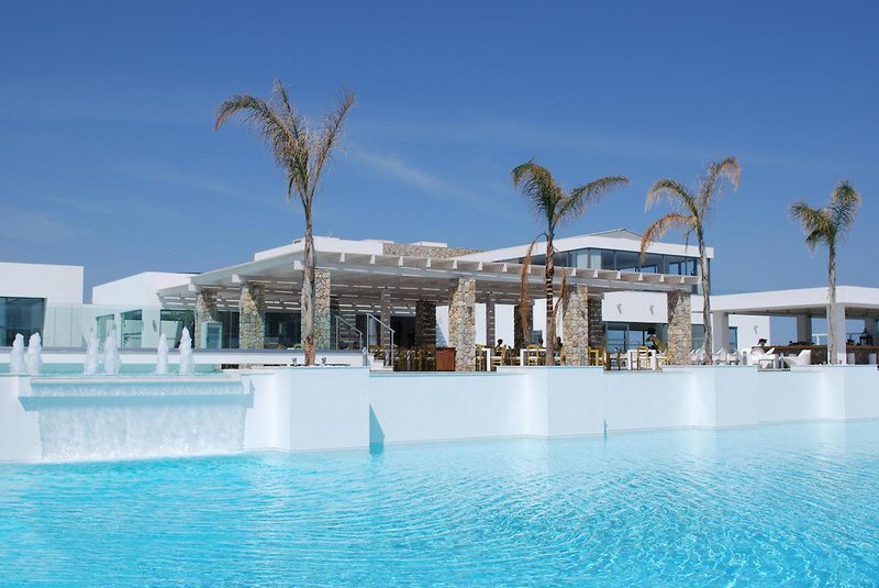 Diamond Deluxe Hotel 2
