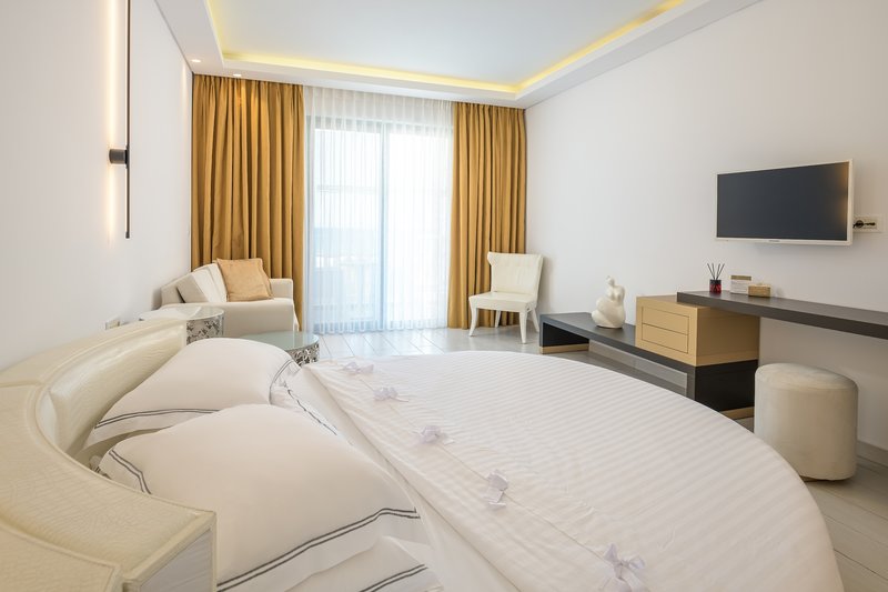 Diamond Deluxe Hotel 23