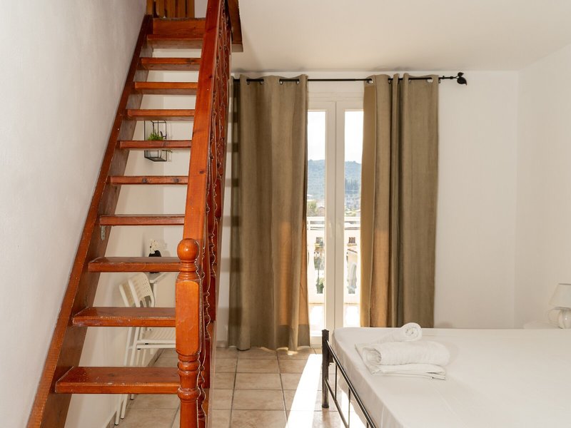 Elpida Hotel 32