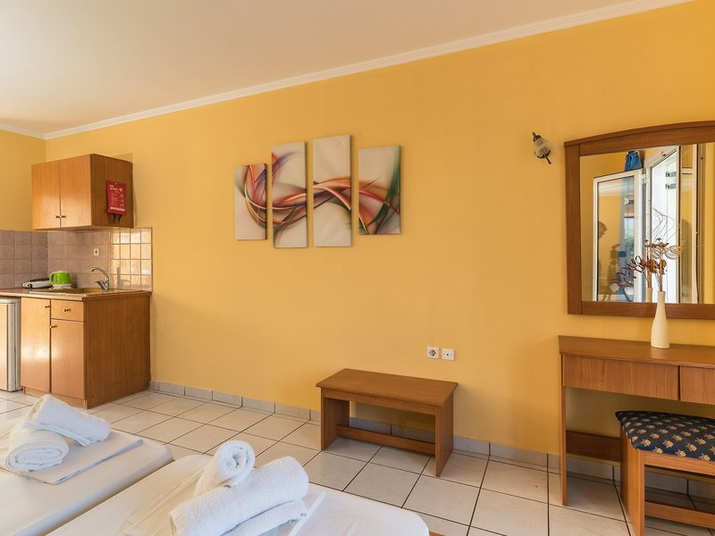 Elpida Hotel 43