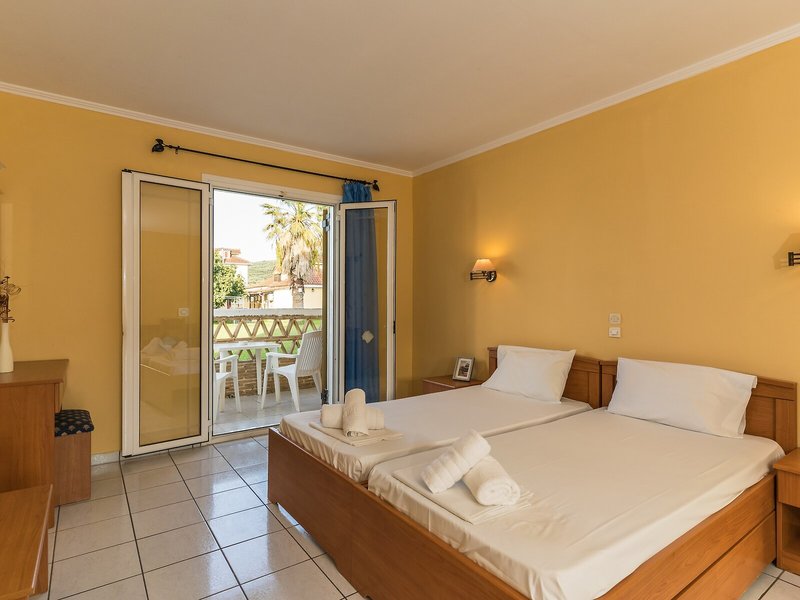 Elpida Hotel 44
