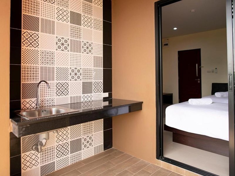 Thip Thip Hotel 37