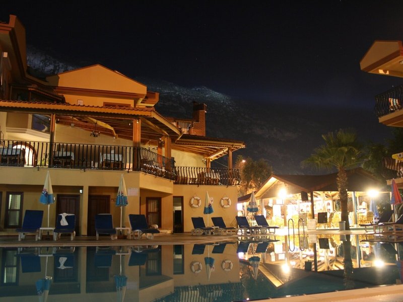 Belcehan Beach Hotel 1