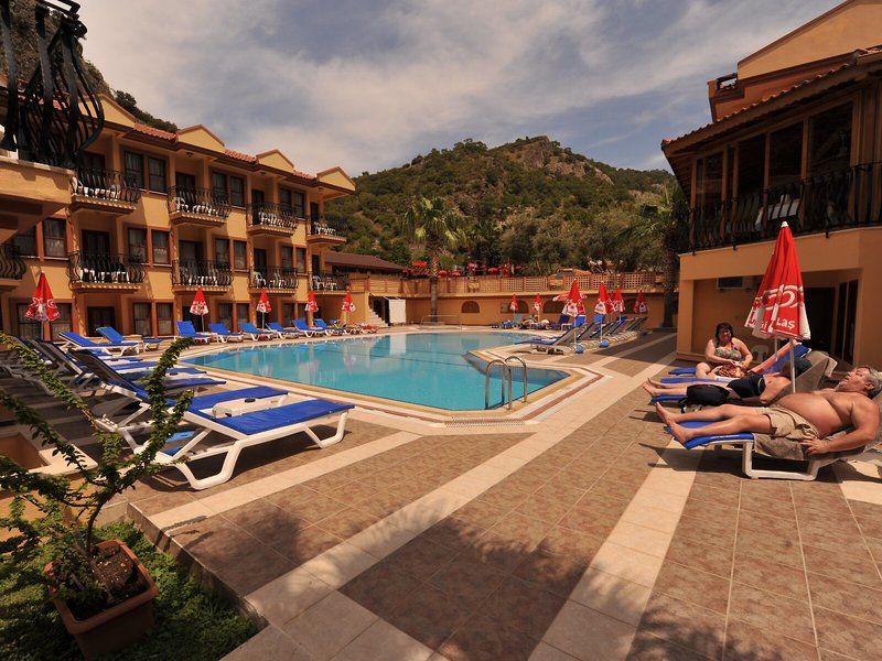 Belcehan Beach Hotel 3