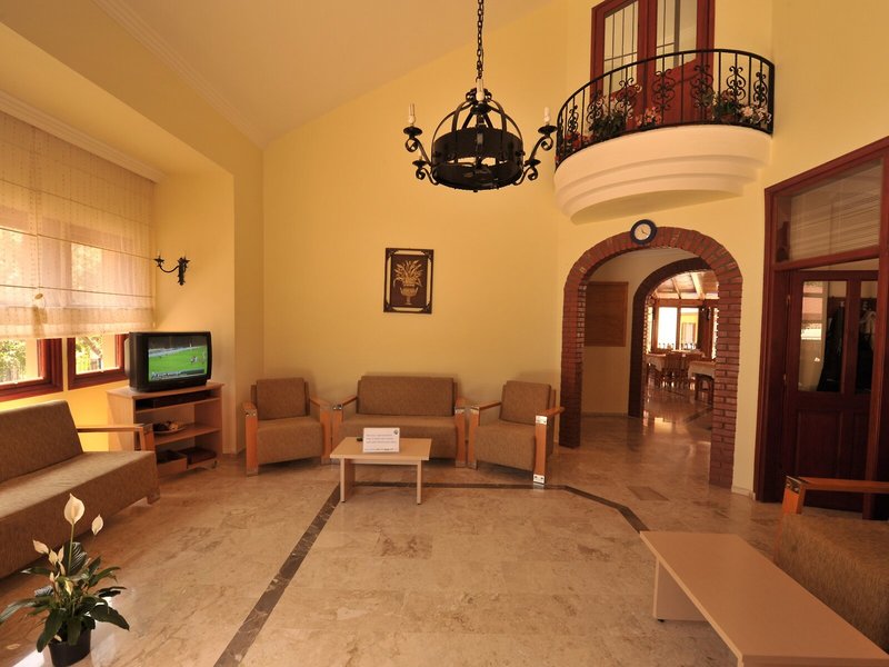 Belcehan Beach Hotel 10