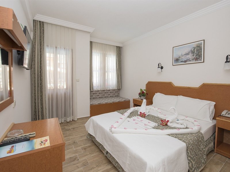 Belcehan Beach Hotel 11