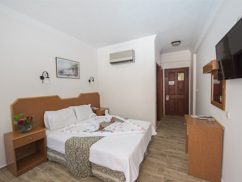 Belcehan Beach Hotel 12