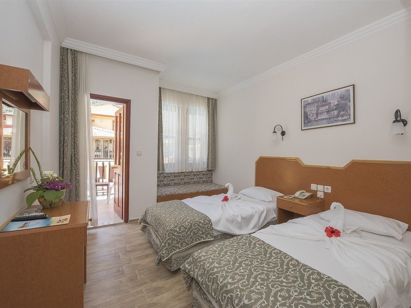 Belcehan Beach Hotel 13