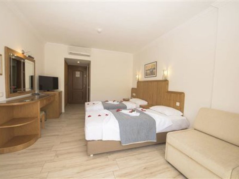 Belcehan Beach Hotel 16