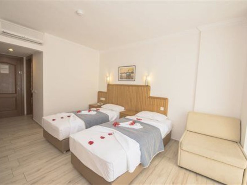 Belcehan Beach Hotel 17