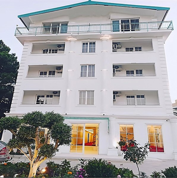 Garden Palace 3