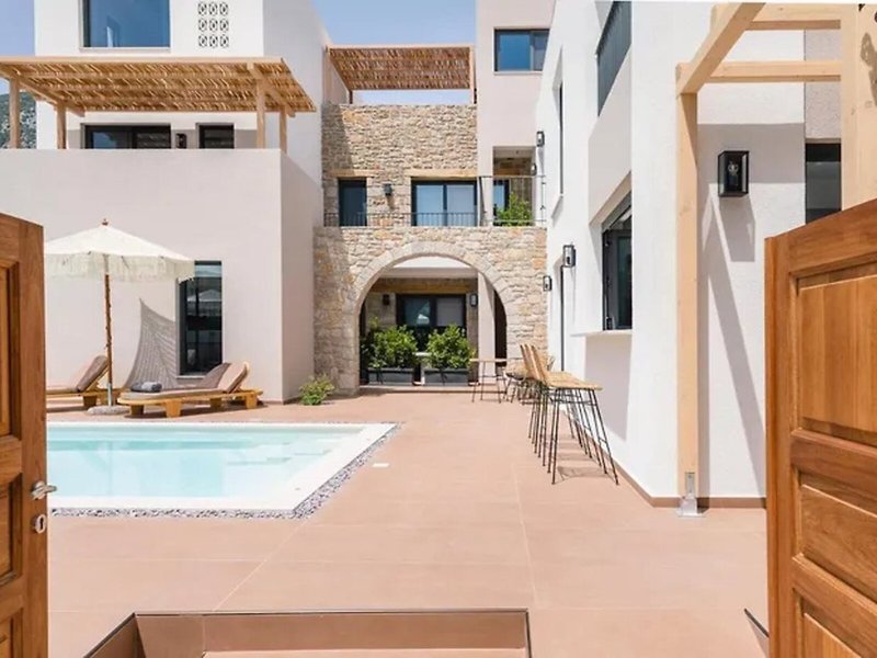13 Keys Suites 2