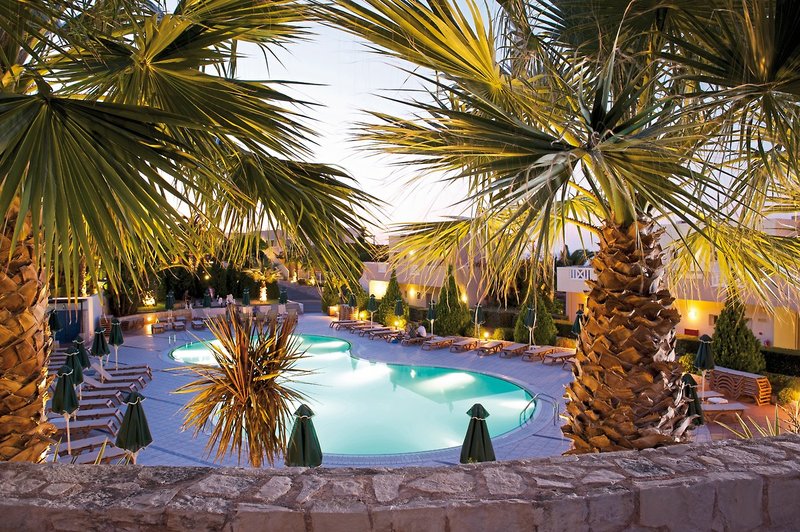 Grand Hotel Holiday Resort 11