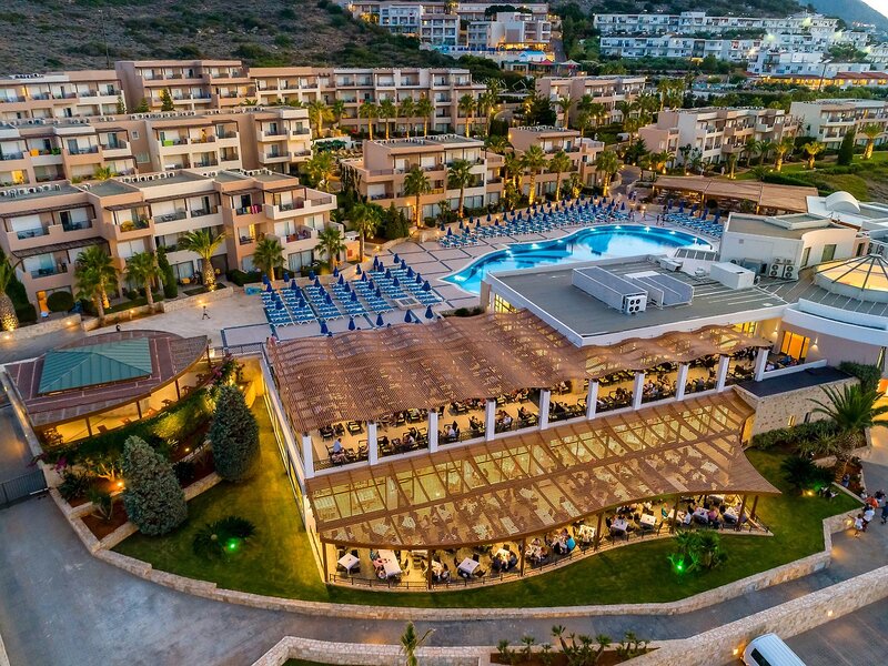 Grand Hotel Holiday Resort 1