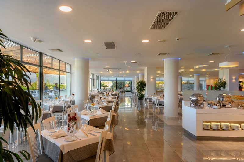 Grand Hotel Holiday Resort 16