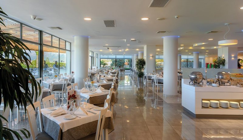 Grand Hotel Holiday Resort 14