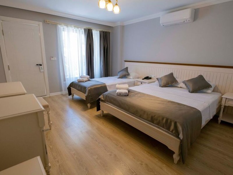 Icarus Hotel 9