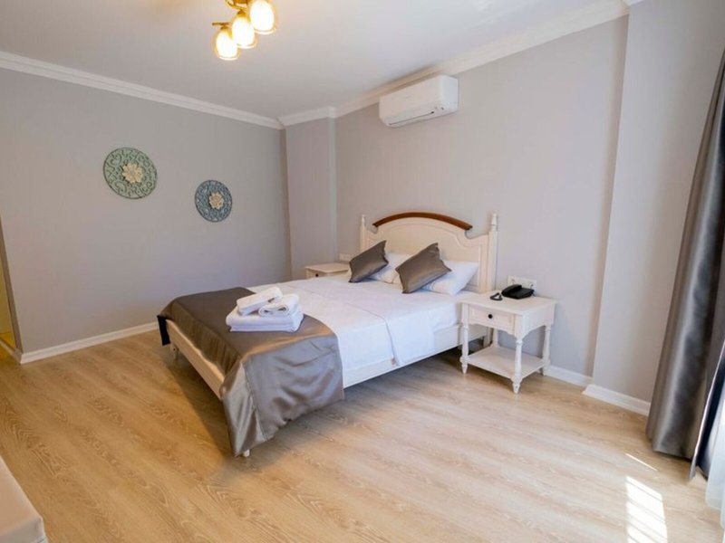 Icarus Hotel 17