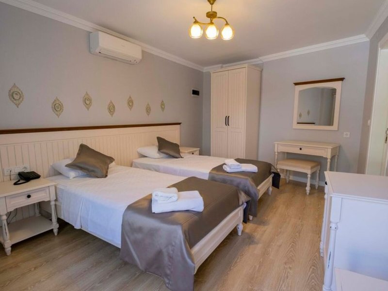 Icarus Hotel 18