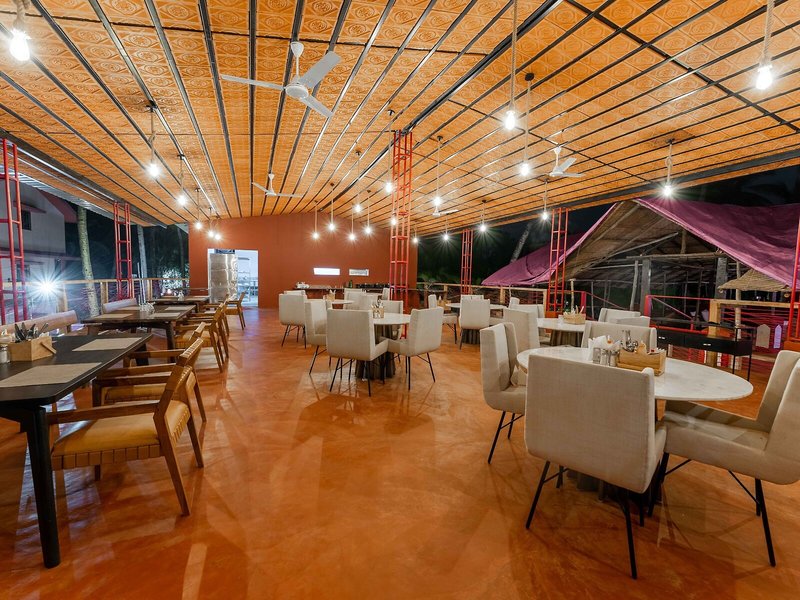 Justa Morjim Beach Resort And Spa 9
