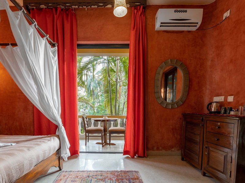Justa Morjim Beach Resort And Spa 15