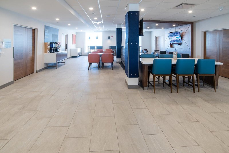 Holiday Inn Express & Suites Moose Jaw, an IHG Hotel 3