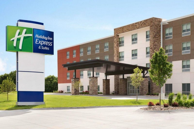 Holiday Inn Express & Suites Moose Jaw, an IHG Hotel