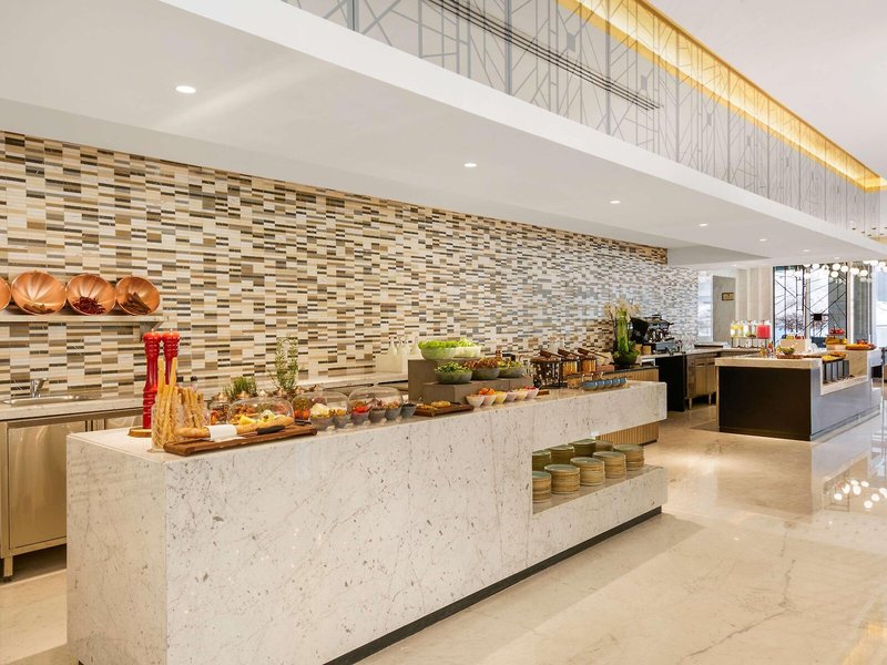 Wyndham Grand Doha West Bay Beach 15