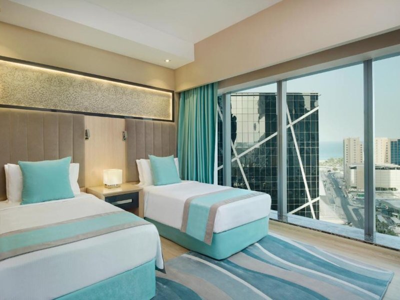Wyndham Grand Doha West Bay Beach 40