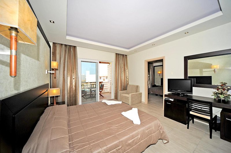 Gaia Palace Hotel 11