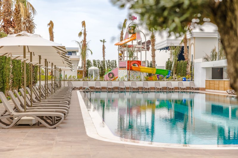 Serenity Queen Hotel 7 - Outdoor Pool