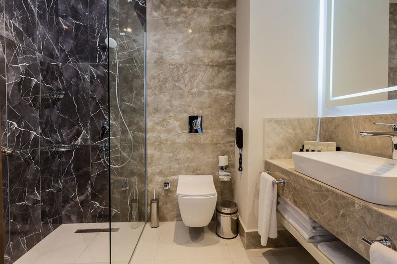 Serenity Queen Hotel 10 - Bathroom Example