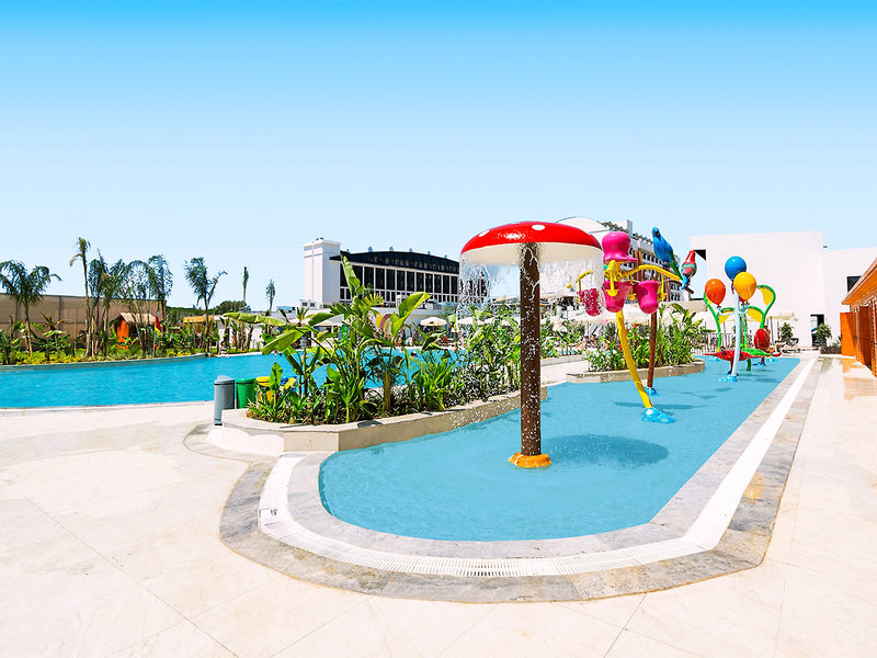 Serenity Queen Hotel 11 - Outdoor Pool