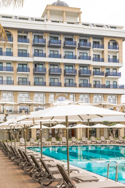 Serenity Queen Hotel 20 - Outdoor Pool