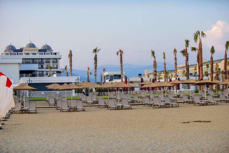 Serenity Queen Hotel 63 - Beach