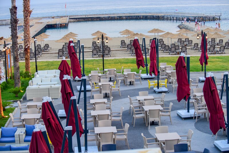 Serenity Queen Hotel 68 - Beach
