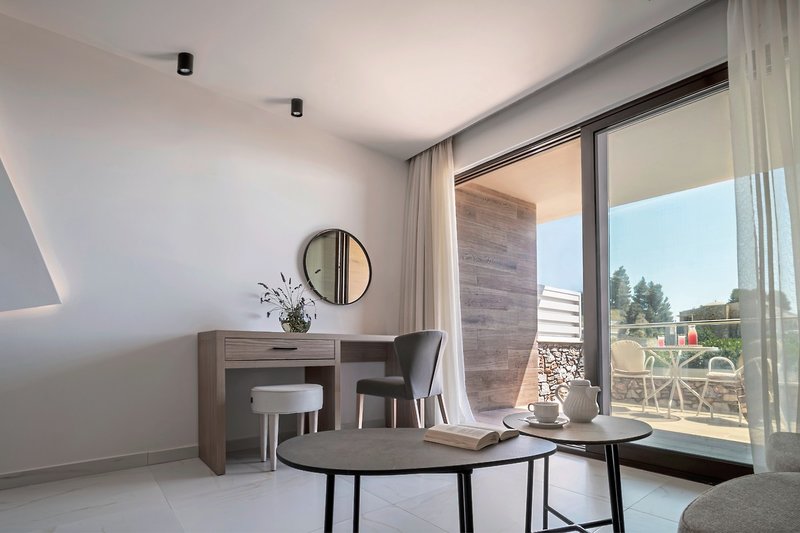 Kassandra Bay Resort, Suites & Spa 9