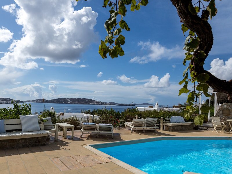 Rhenia Hotel & Bungalows 8