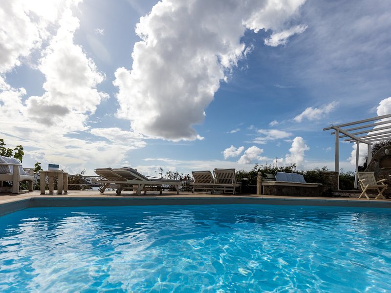 Rhenia Hotel & Bungalows 11