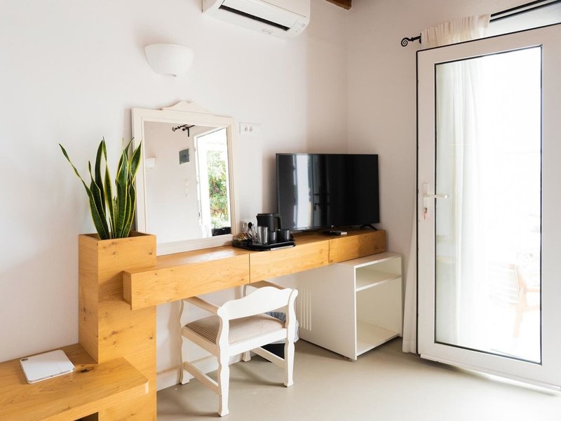Rhenia Mykonos 25