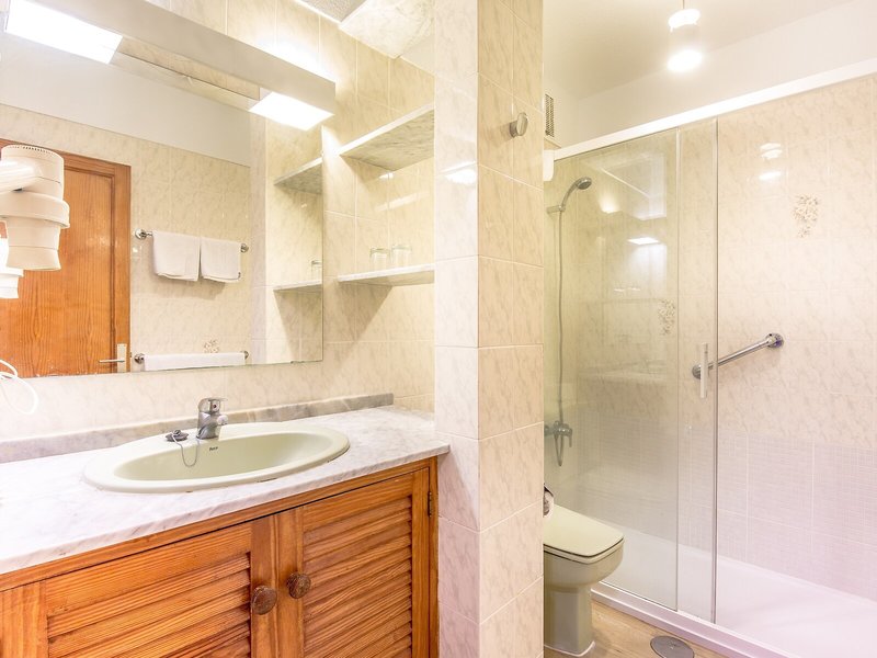 Albatros 38 - Bathroom Example