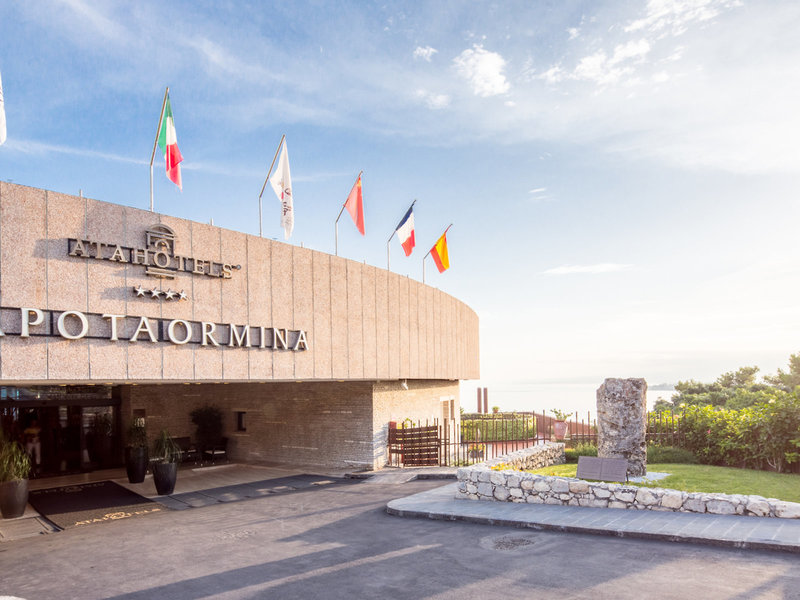 UNAHOTELS Capotaormina 4 - Exterior