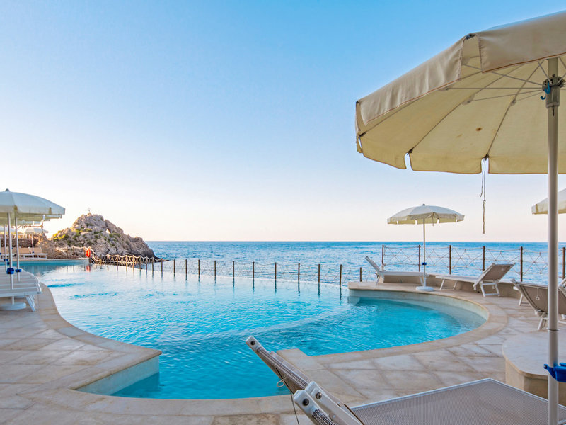 UNAHOTELS Capotaormina 10 - Outdoor Pool