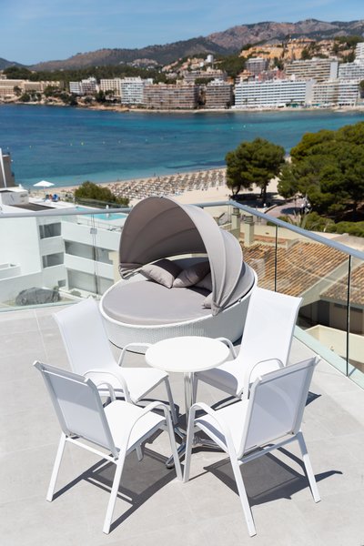 Reverence Life Hotel 60