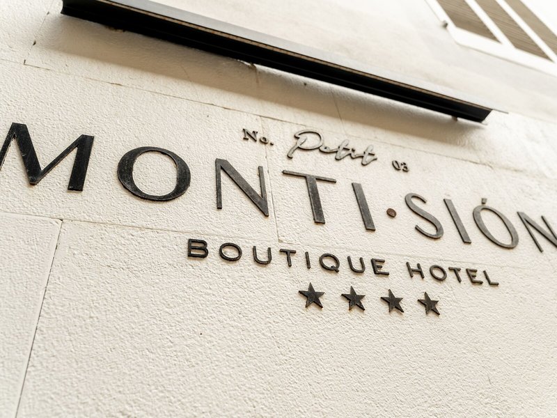 Boutique Hotel Petit Montisión 1 - Exterior
