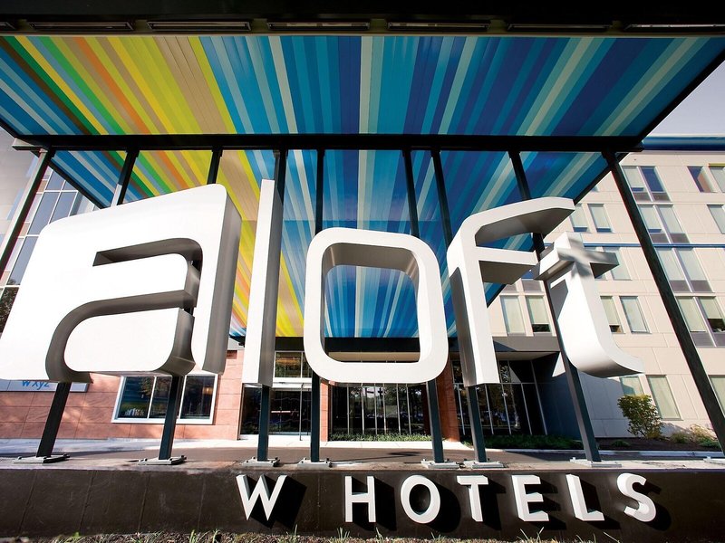 Aloft Montreal Airport 1