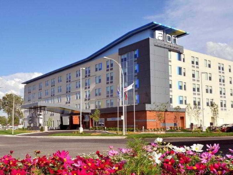 Aloft Montreal Airport 3