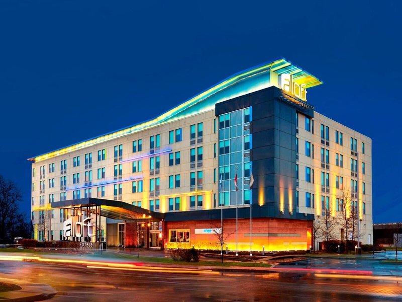 Aloft Montreal Airport 5